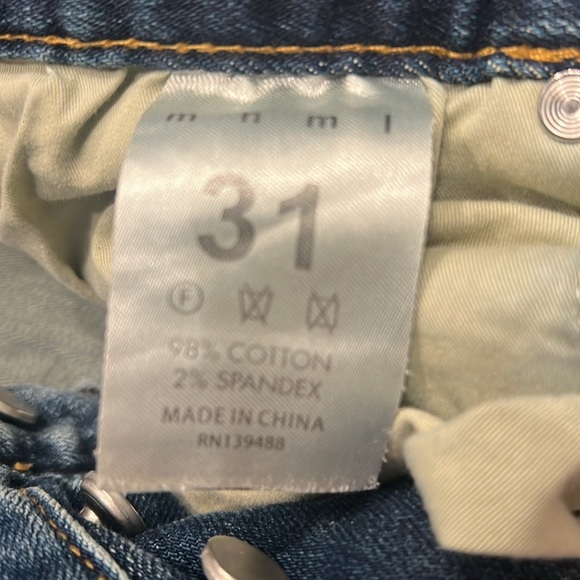 Mens MNML skinny stretch denim with zippered bottoms and knee slits. Size 31 - Picture 4 of 4